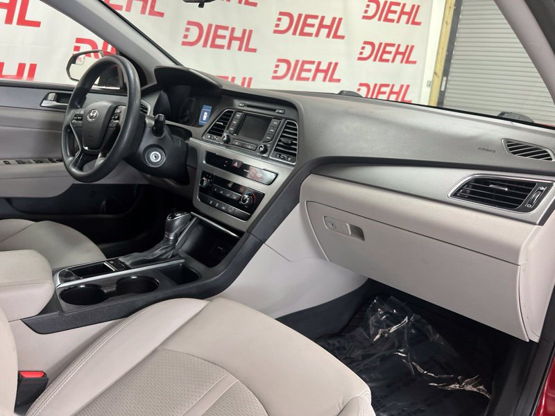 Used 2015 Hyundai Sonata SE w/ Option Group 09 FWD image 13