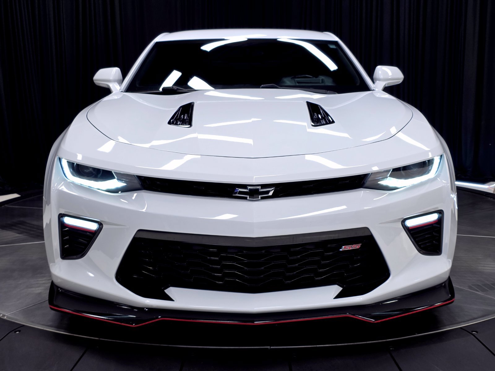Used 2018 Chevrolet Camaro SS RWD image 48