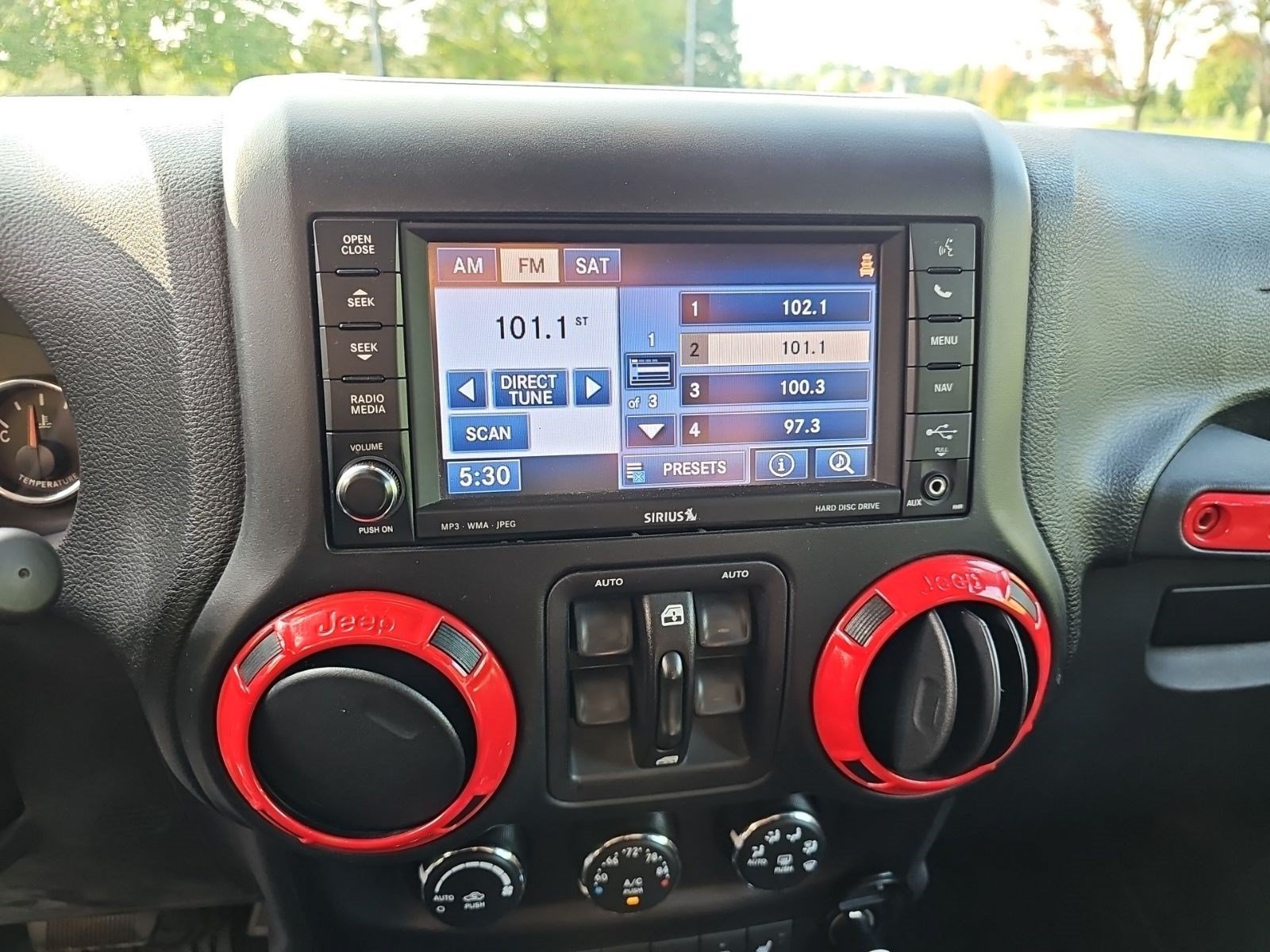 Used 2015 Jeep Wrangler Unlimited Rubicon AWD/4WD image 19
