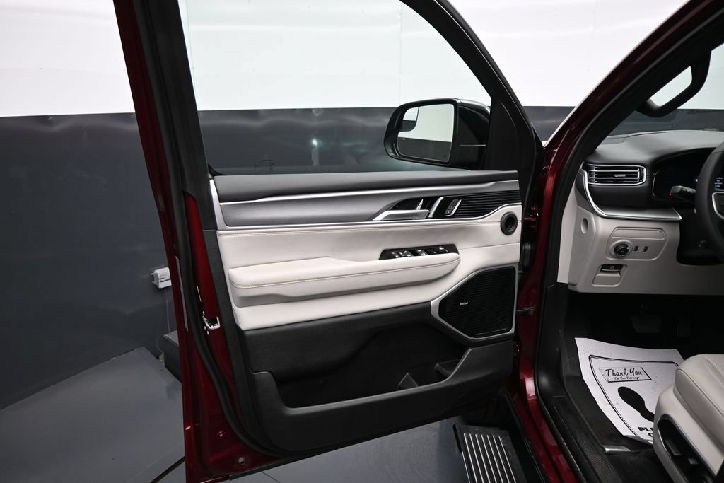 Used 2025 Jeep Wagoneer Series III w/ Premium Group I AWD/4WD image 10