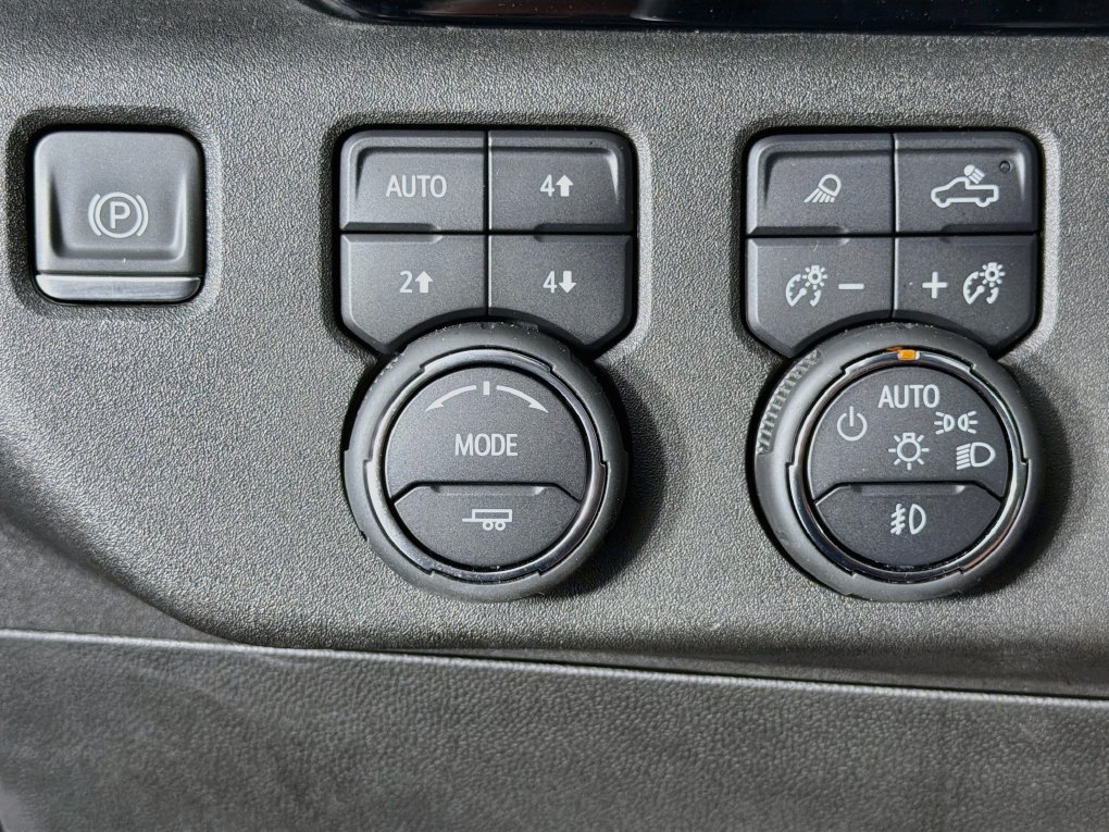 Used 2024 Chevrolet Silverado 1500 High Country AWD/4WD image 15