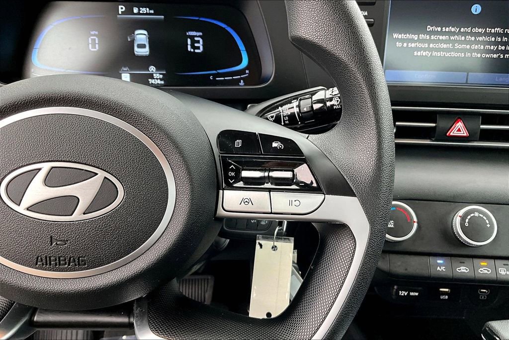 Used 2024 Hyundai Elantra SE image 19