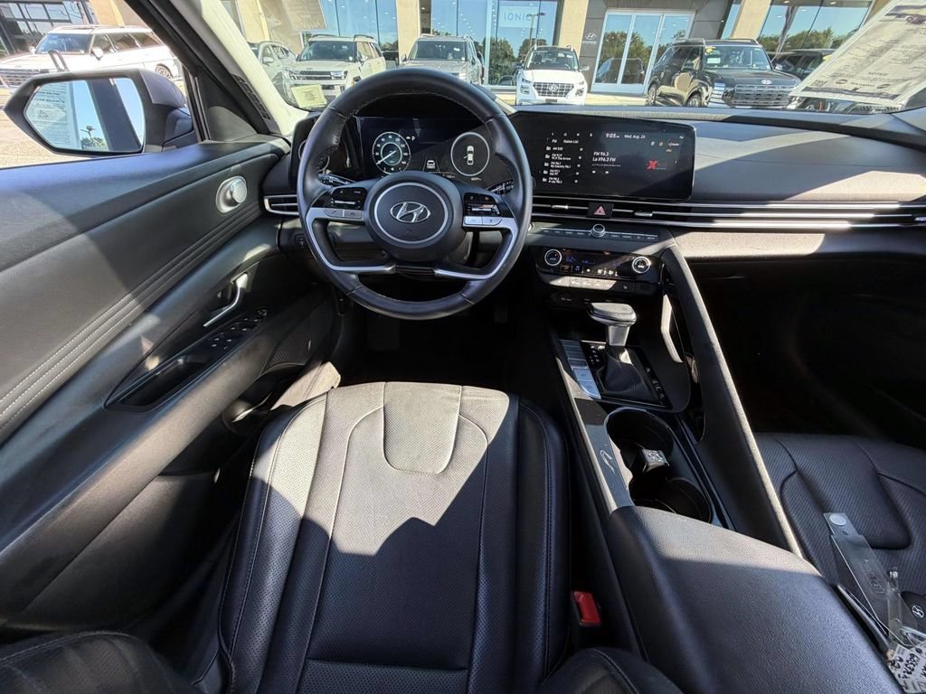 Certified 2023 Hyundai Elantra Limited FWD image 13