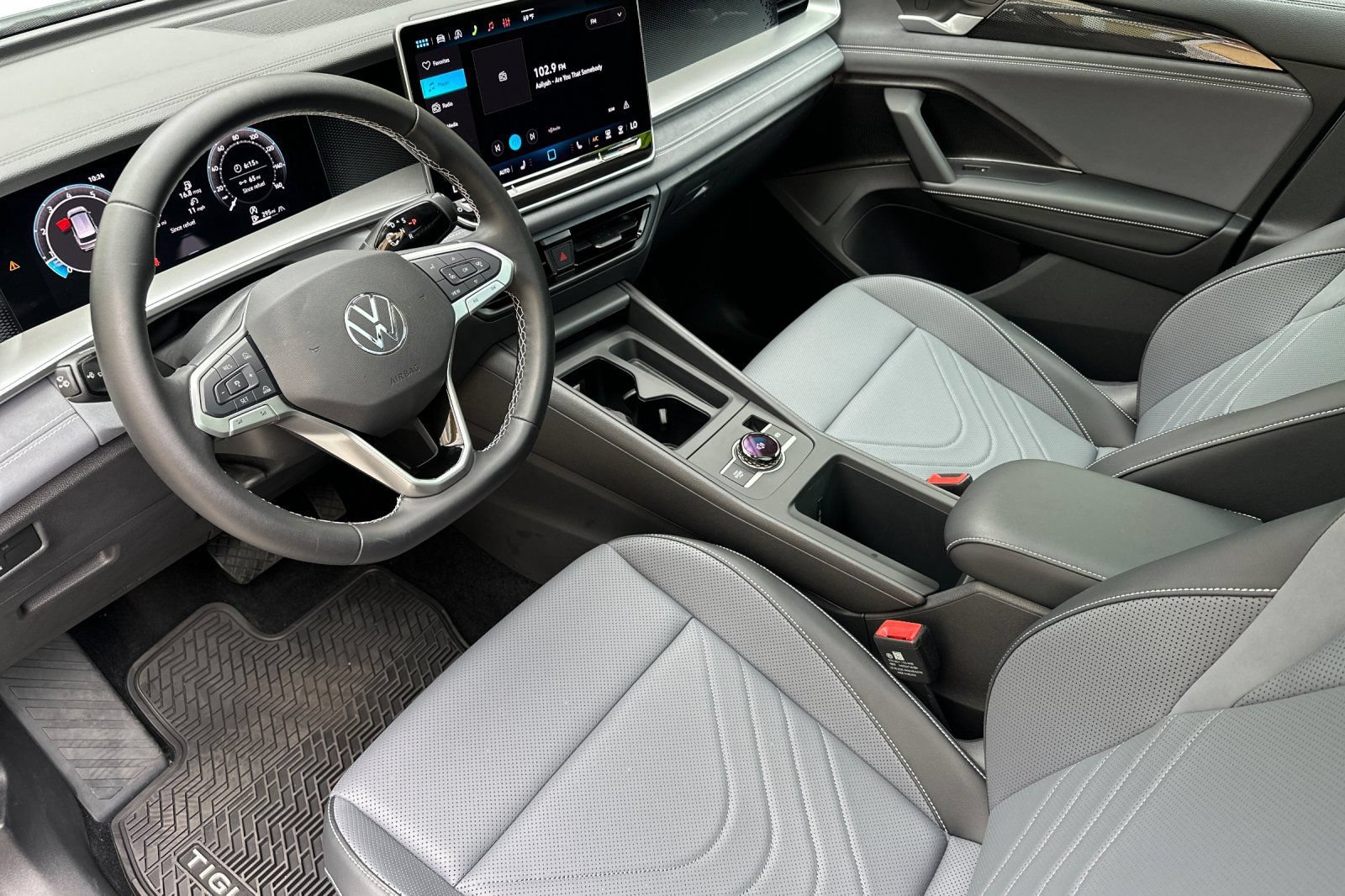 Certified 2026 Volkswagen Tiguan SE w/ Panoramic Sunroof Package AWD/4WD image 10