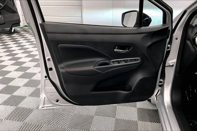 New 2025 Nissan Versa SR w/ Trunk Package image 30