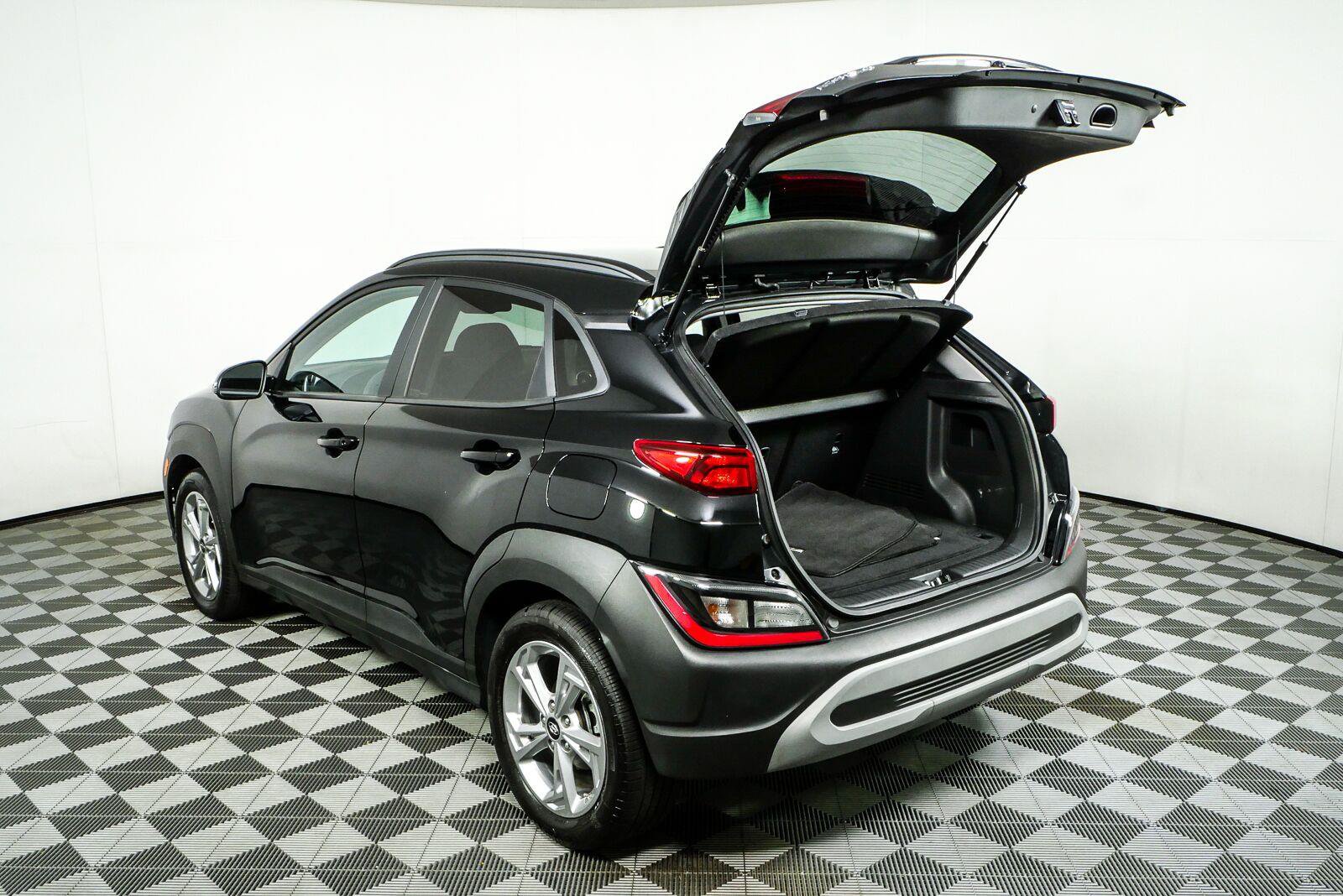 Used 2023 Hyundai Kona SEL w/ Convenience Package FWD image 32