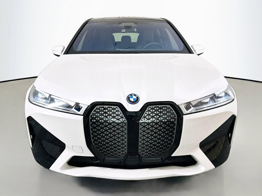 Used 2025 BMW iX xDrive50 image 2