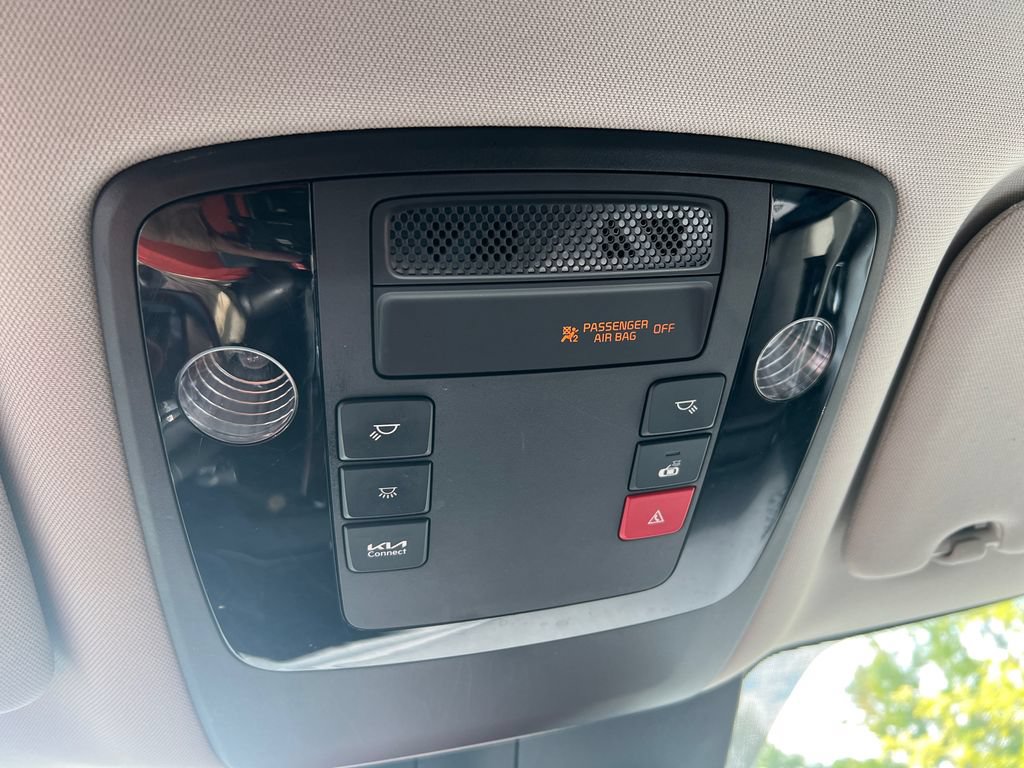 Used 2024 Kia Carnival EX FWD image 23