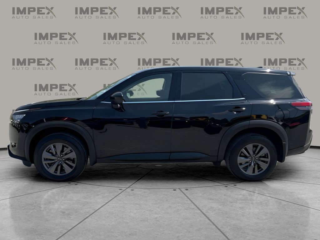 Used 2024 Nissan Pathfinder S AWD/4WD image 2
