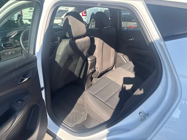 Used 2023 Chevrolet Bolt EUV LT w/ Comfort Package FWD image 17