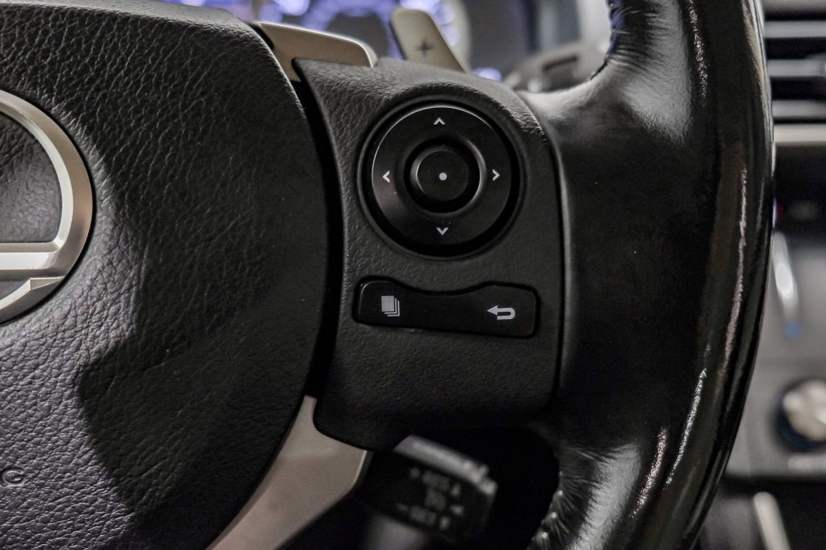 Used 2016 Lexus IS 200t RWD image 13
