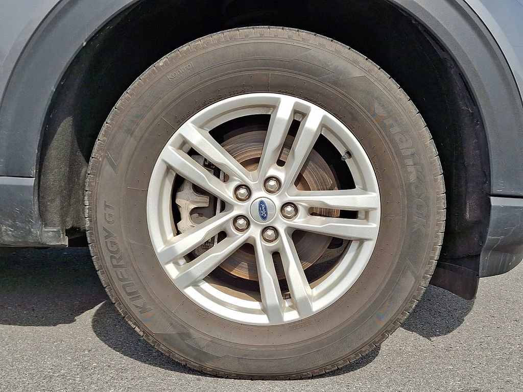 Used 2023 Ford Explorer XLT w/ Equipment Group 202A AWD/4WD image 11