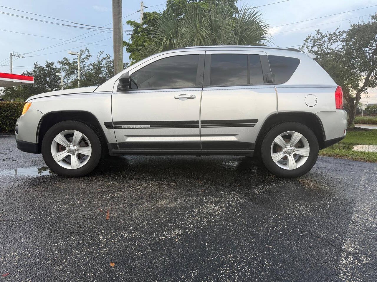 Used 2012 Jeep Compass Latitude w/ Sun/Sound Group FWD image 8