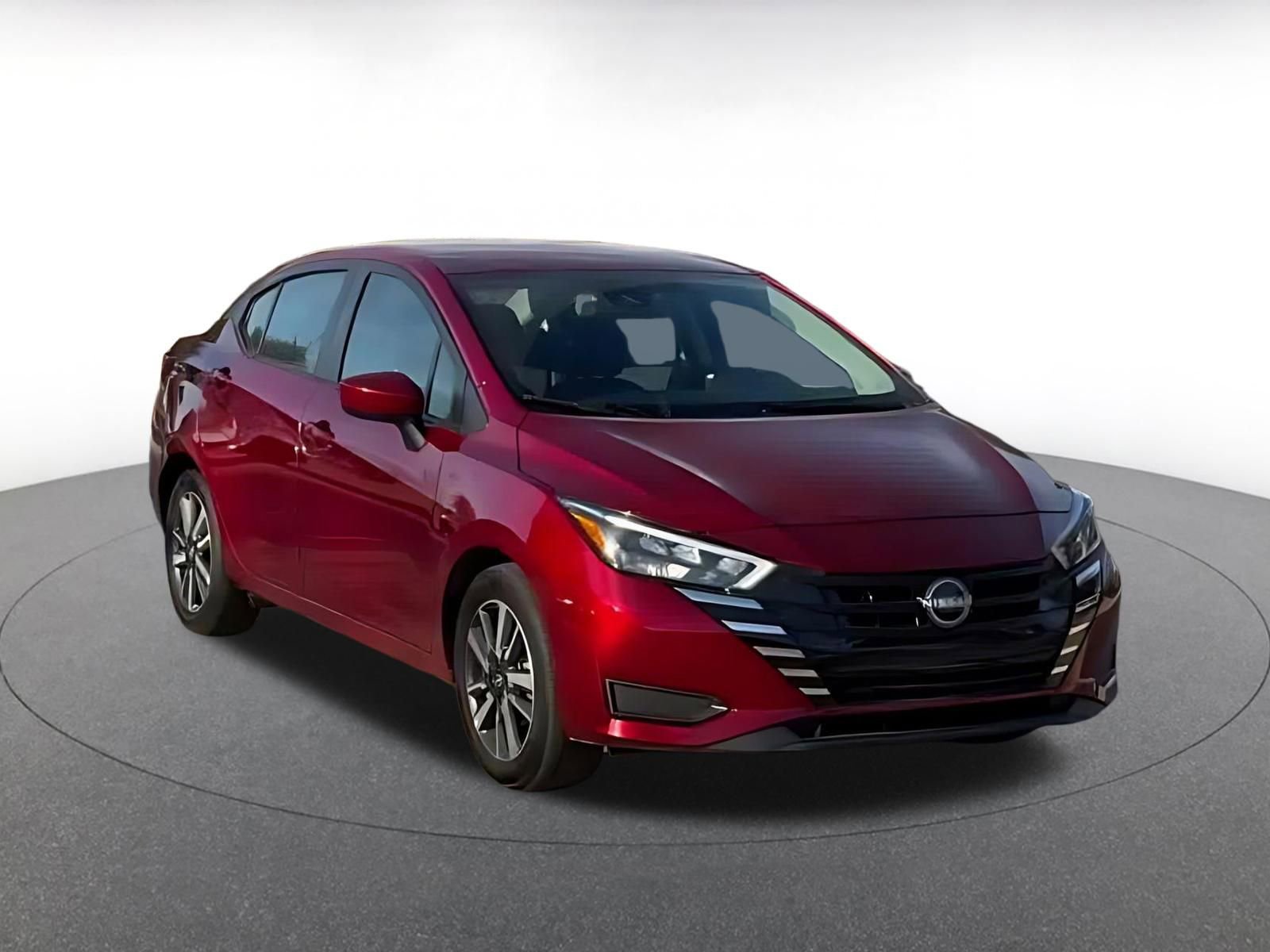 Used 2025 Nissan Versa SV image 3