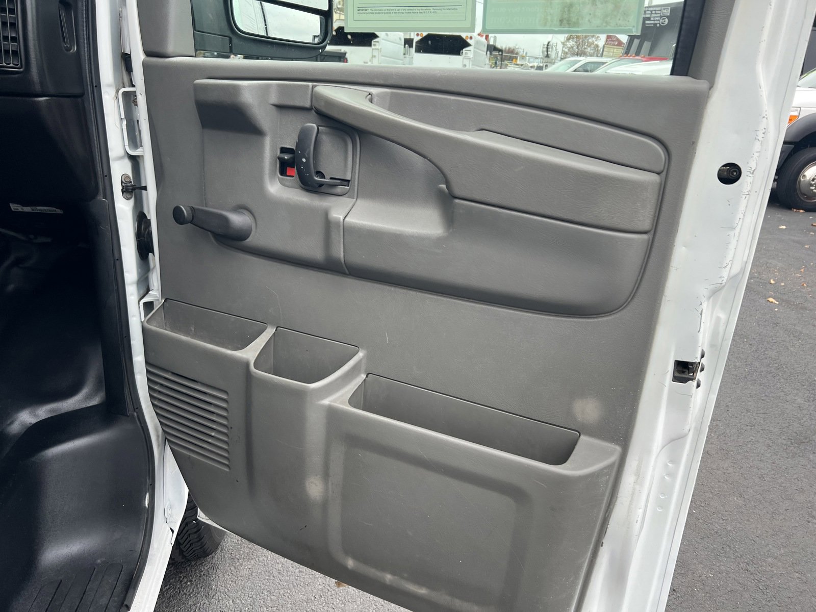 Used 2009 Chevrolet Express 3500 image 11