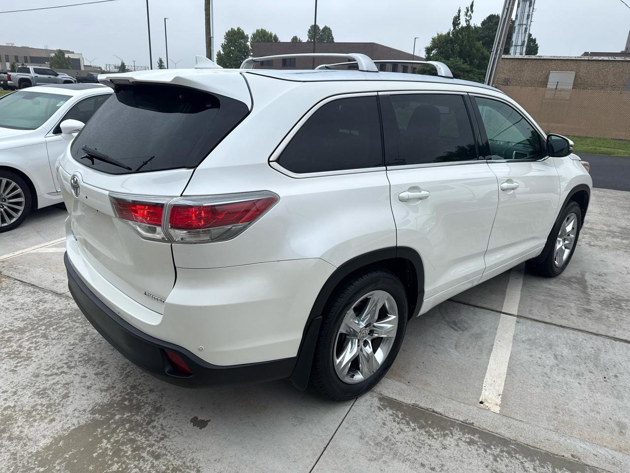 Used 2014 Toyota Highlander Limited Platinum AWD/4WD image 11