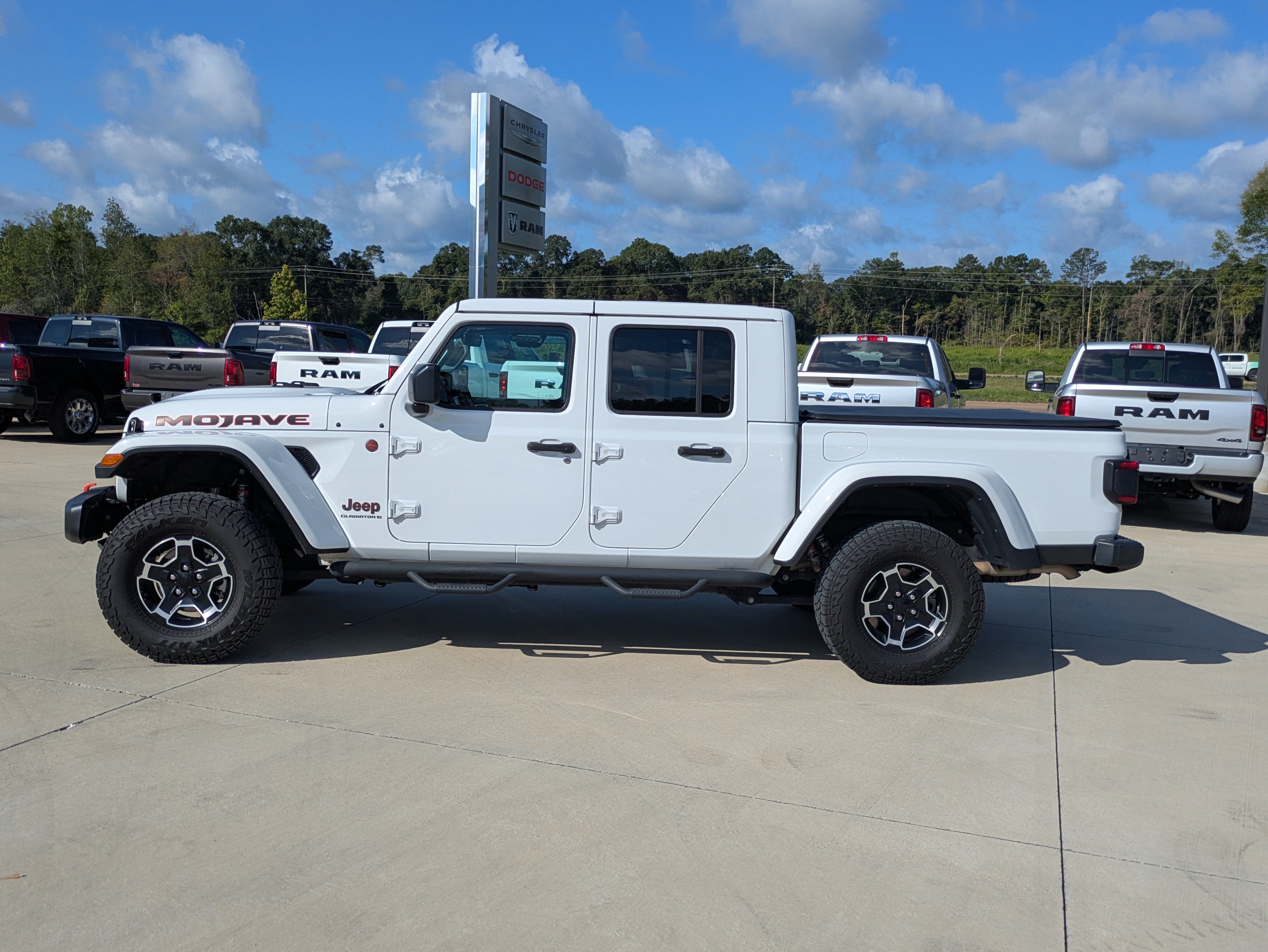 Used 2023 Jeep Gladiator Mojave w/ LED Lighting Group AWD/4WD image 2