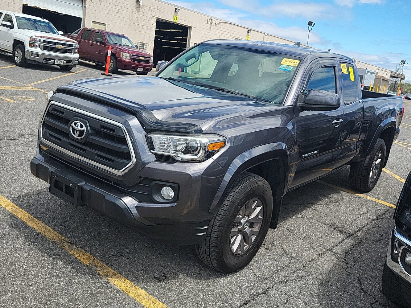 Used 2017 Toyota Tacoma SR5 w/ SR5 Appearance Package (SM) RWD image 8