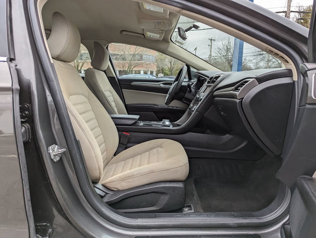 Used 2017 Ford Fusion S FWD image 32