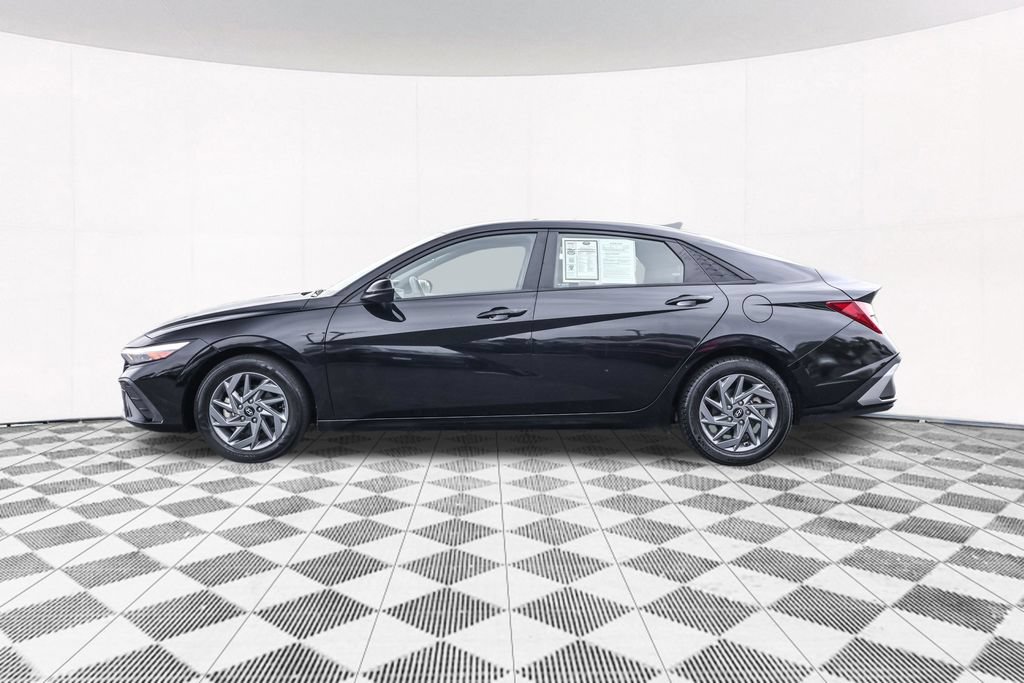 Used 2024 Hyundai Elantra SEL FWD image 15