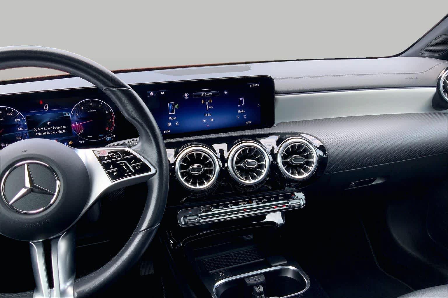 Used 2025 Mercedes-Benz CLA 250 image 7