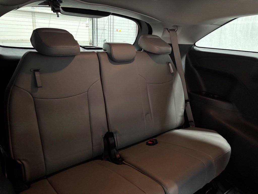 Used 2025 Toyota Sienna XLE AWD/4WD image 61