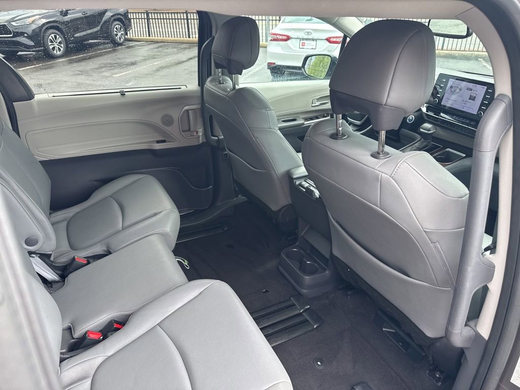 Certified 2023 Toyota Sienna XLE FWD image 22