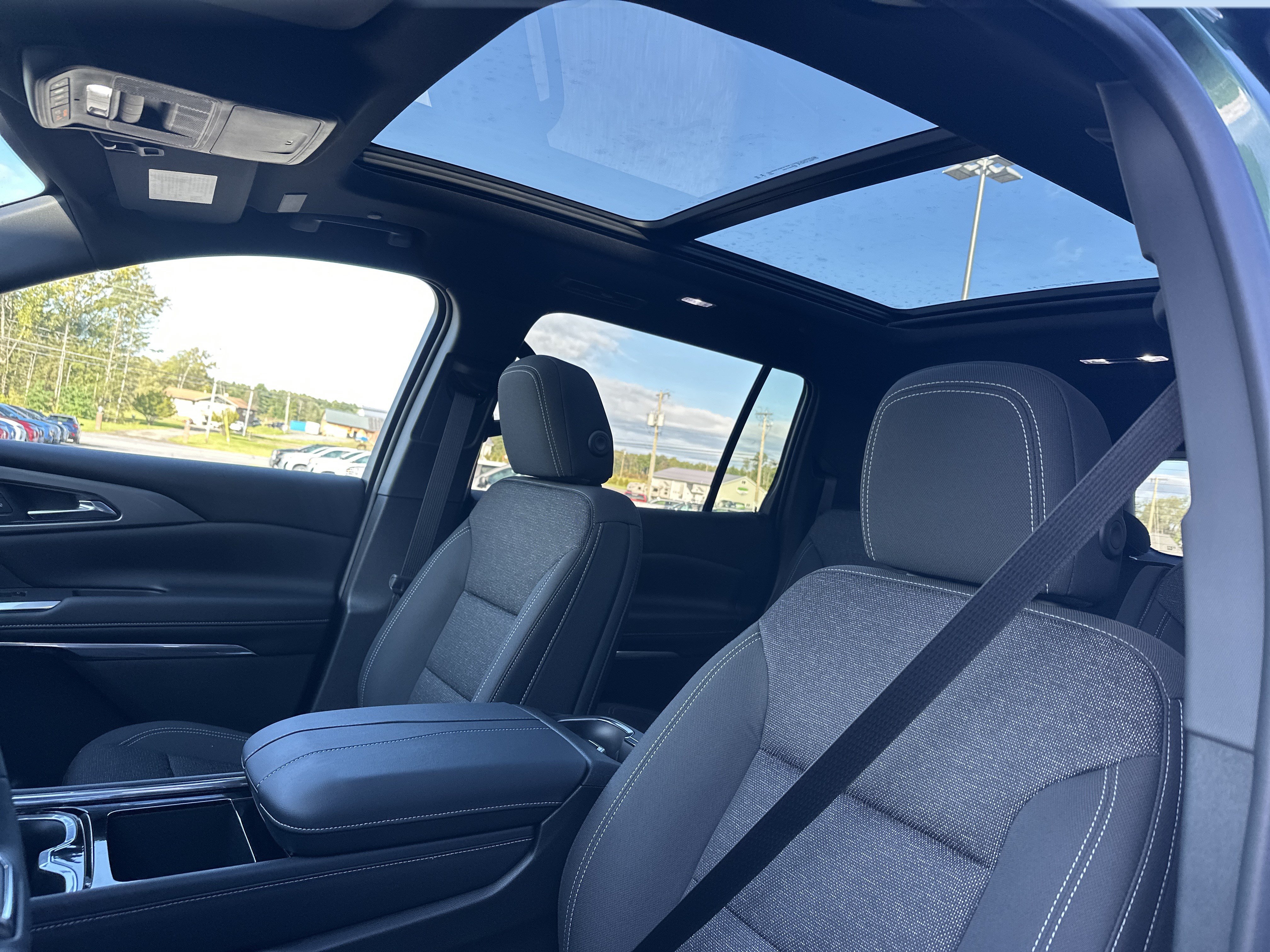 New 2027 Chevrolet Traverse LT w/ Sun and Wheel Package AWD/4WD image 9