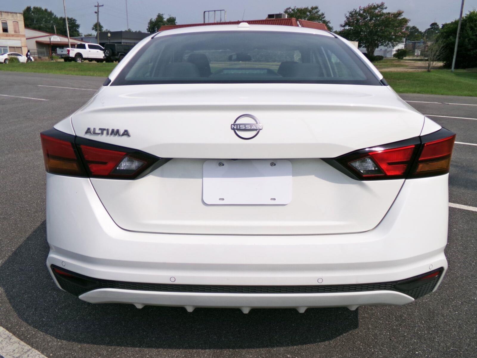 Used 2025 Nissan Altima 2.5 SV FWD image 3