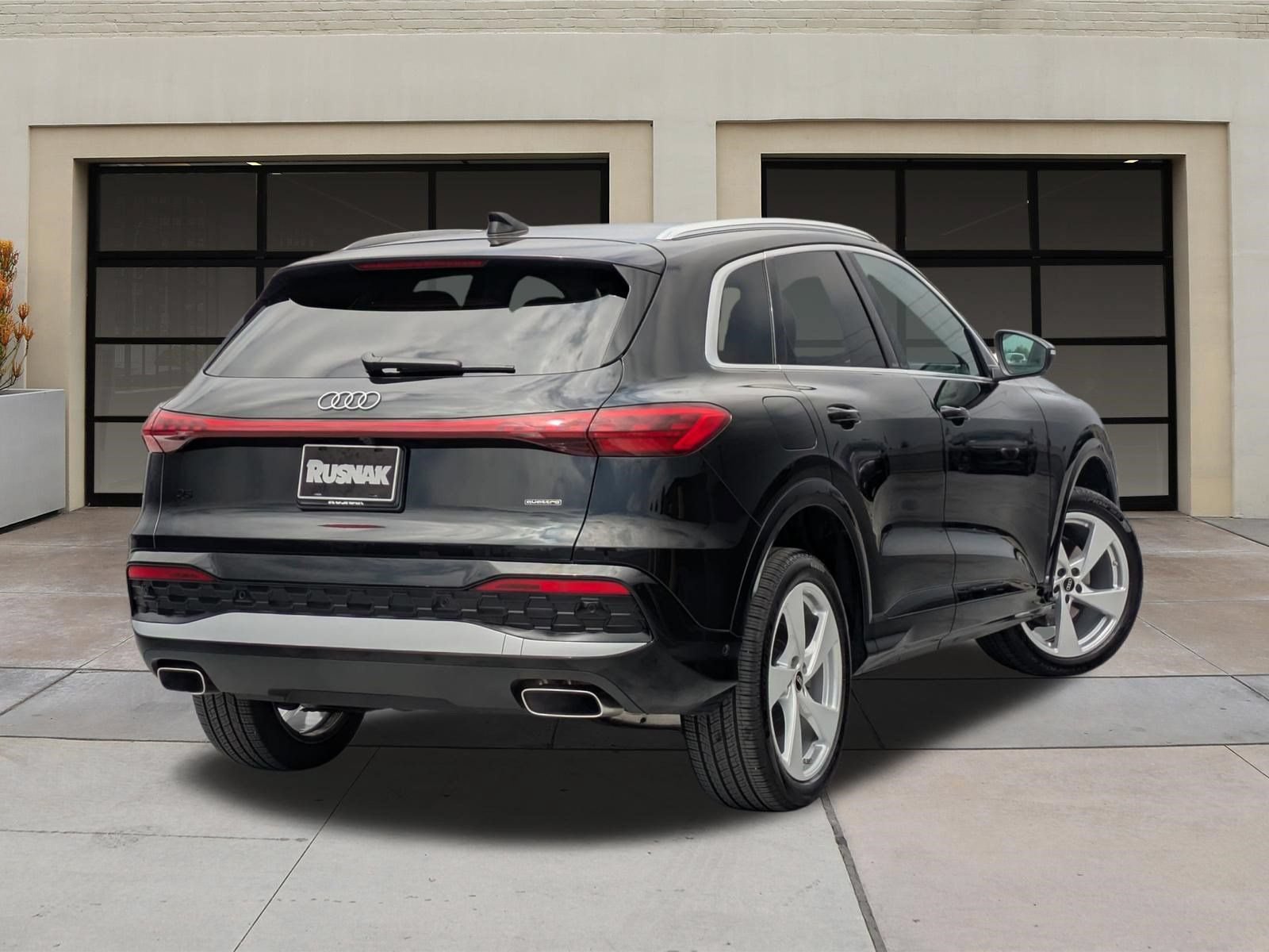 Used 2025 Audi Q5 Premium Plus w/ Premium Plus AWD/4WD image 4