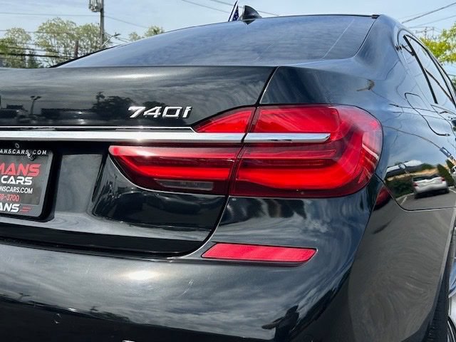 Used 2019 BMW 740i xDrive w/ M Sport Package AWD/4WD image 11
