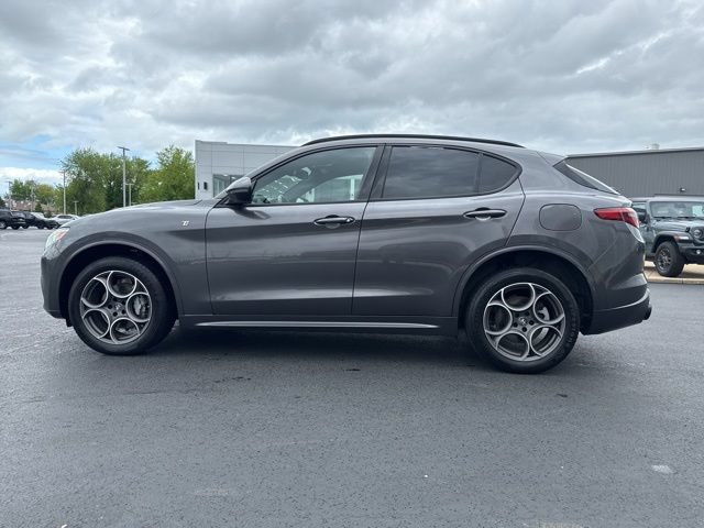 Used 2022 Alfa Romeo Stelvio Ti w/ Active Assist Plus Package AWD/4WD image 4