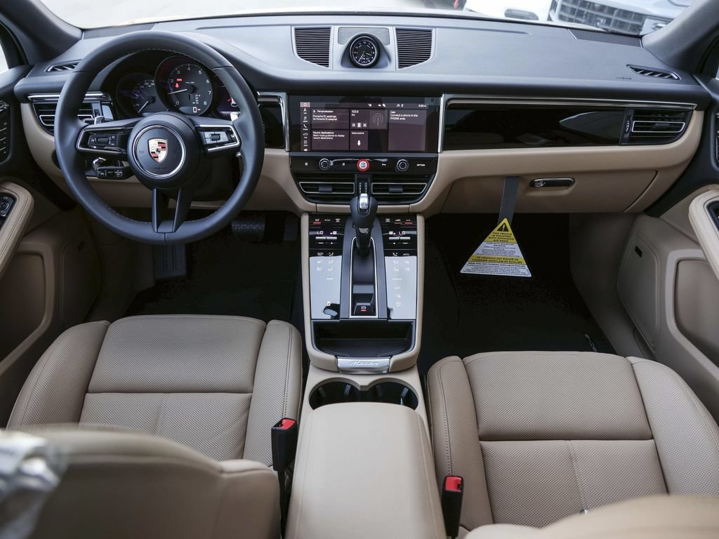 Certified 2026 Porsche Macan AWD/4WD image 34