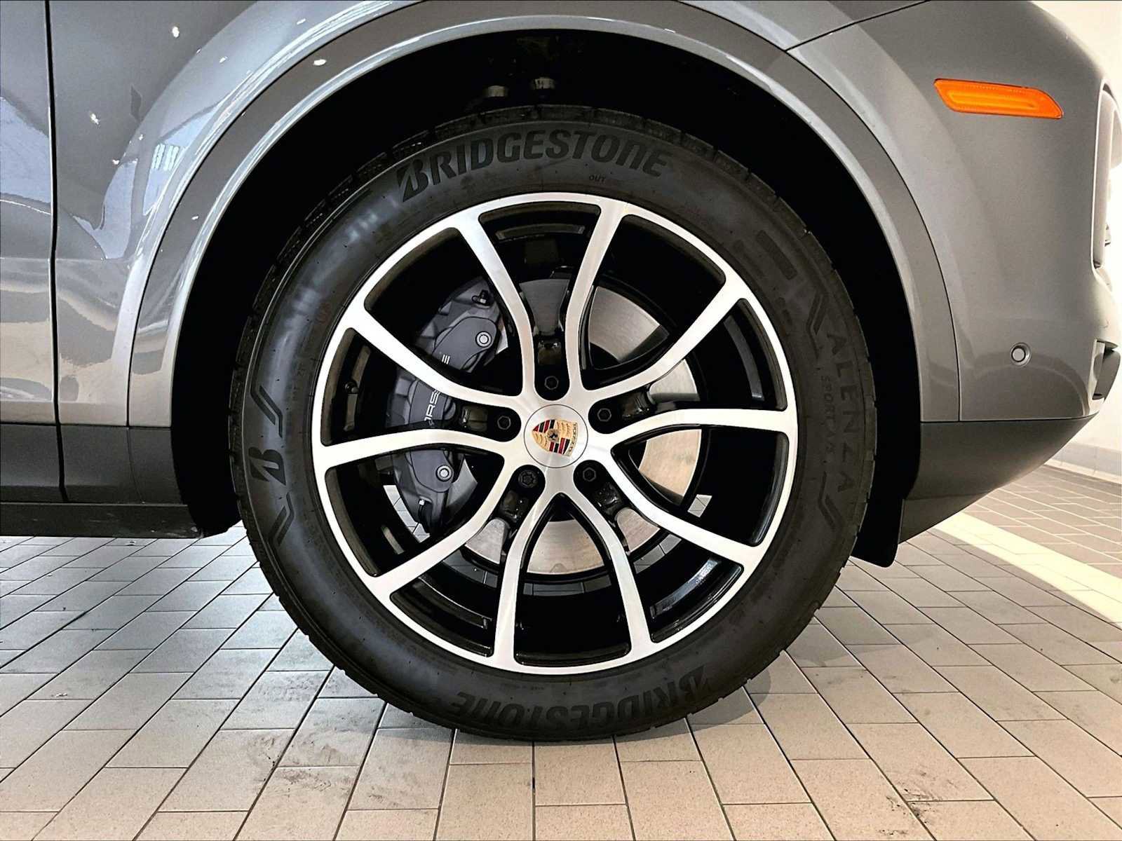 Used 2025 Porsche Cayenne image 14