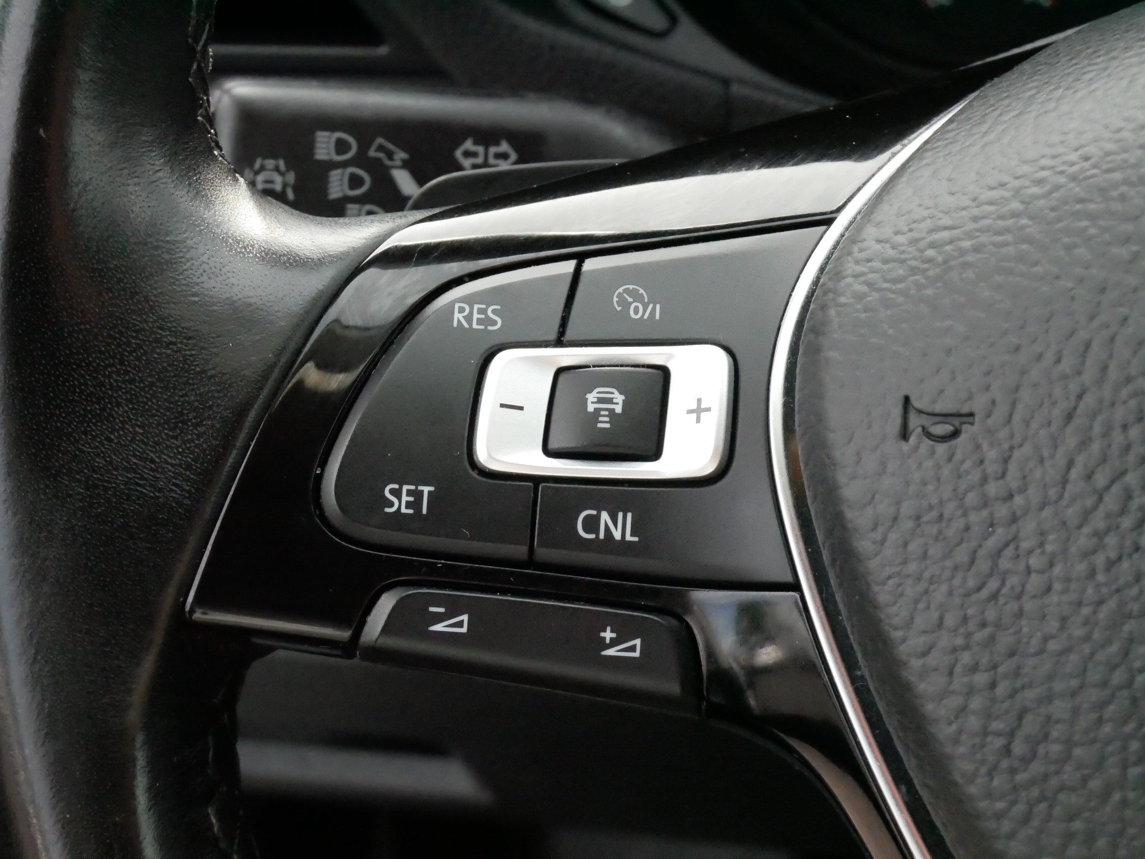 Certified 2020 Volkswagen Passat 2.0T R-Line FWD image 25