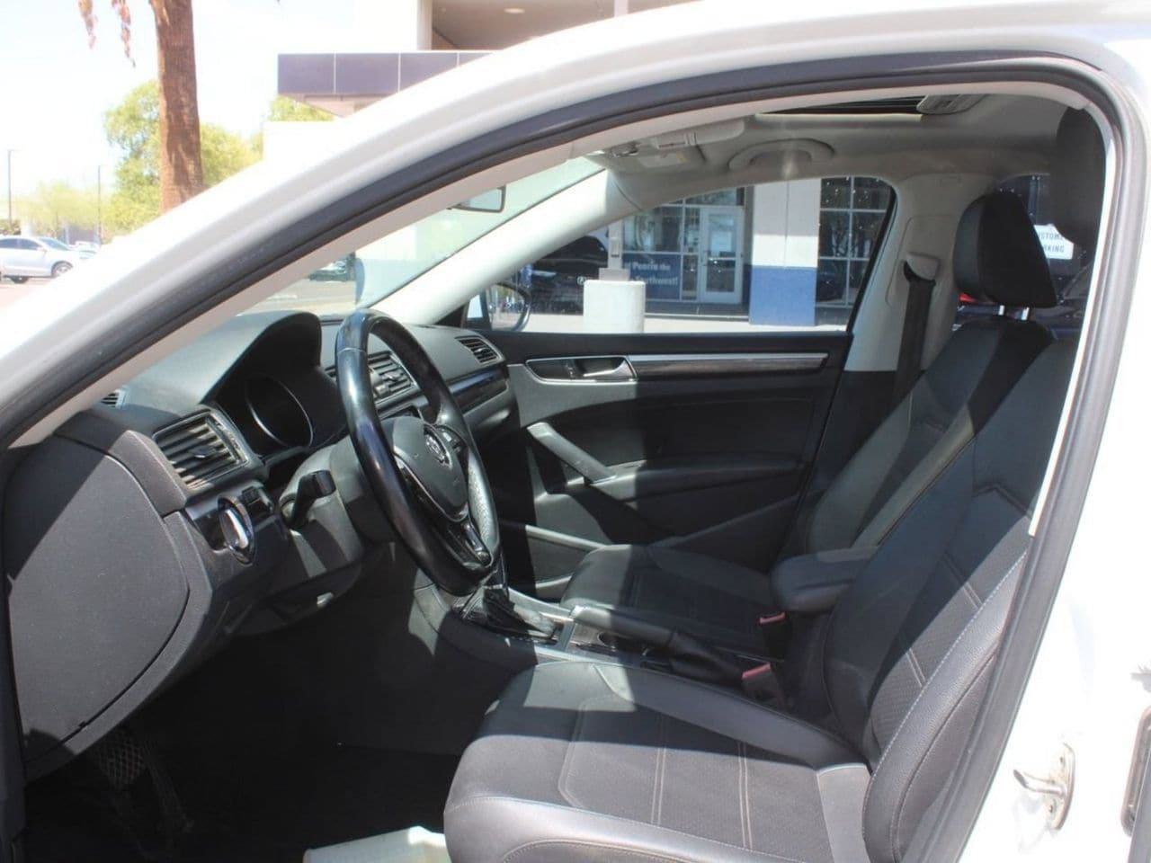 Used 2018 Volkswagen Passat 2.0T SE FWD image 13