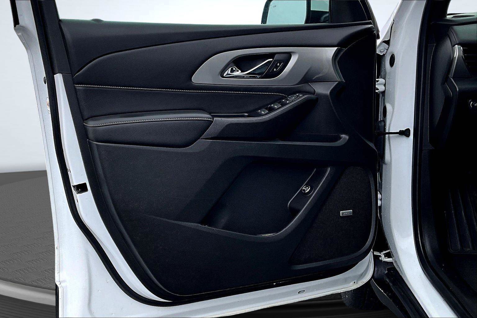 Used 2023 Chevrolet Traverse LT w/ LT Premium Package image 23
