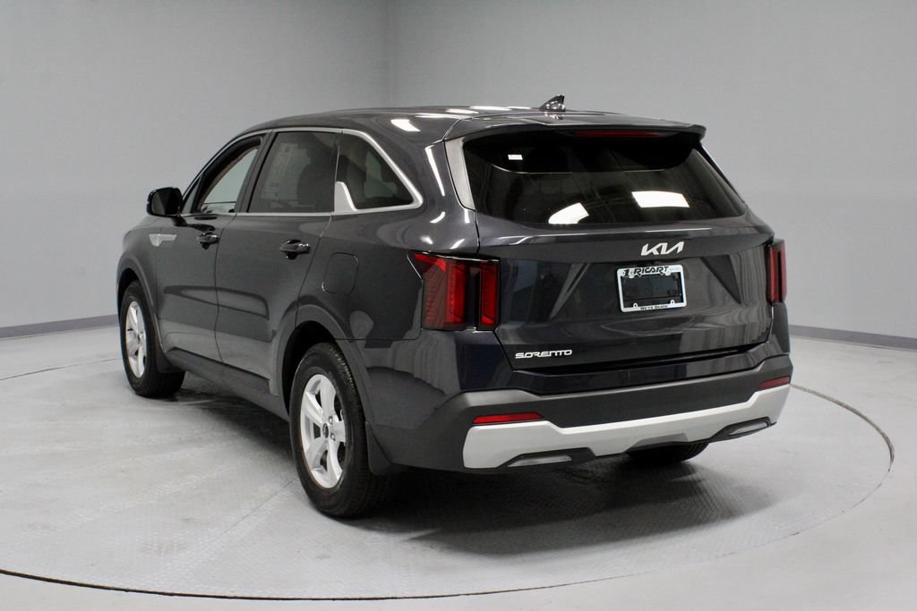 Used 2025 Kia Sorento LX FWD image 8