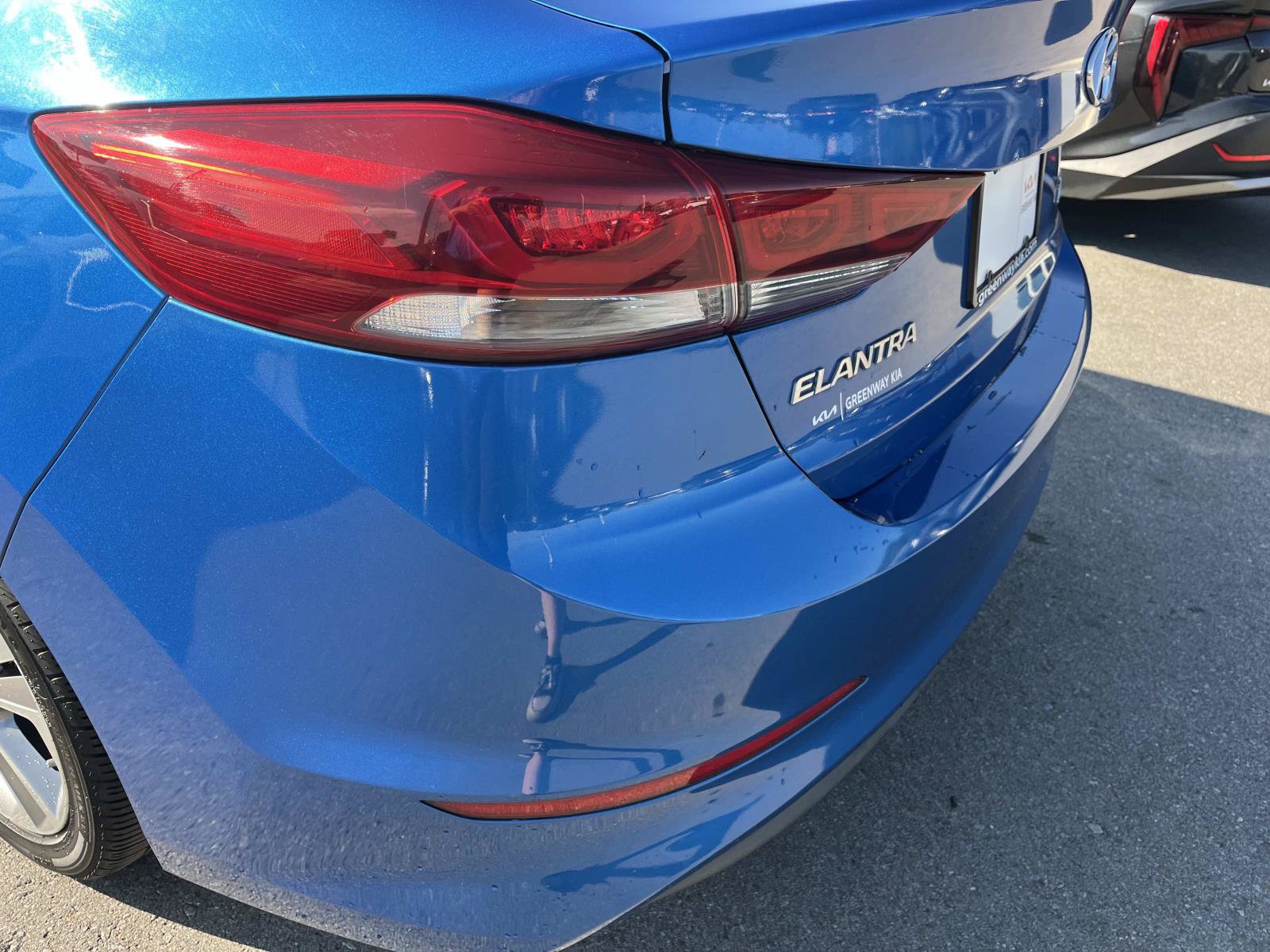 Used 2017 Hyundai Elantra Limited w/ Limited Tech Package 08 FWD image 10