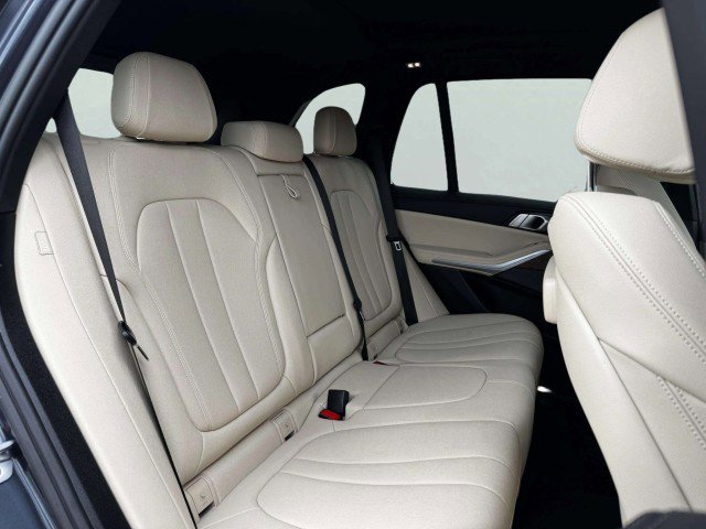 Used 2021 BMW X5 xDrive40i w/ Premium Package image 47