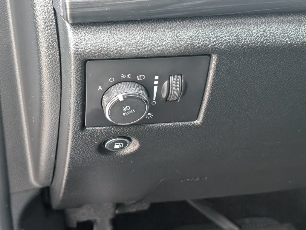 Used 2021 Jeep Grand Cherokee Laredo X AWD/4WD image 12