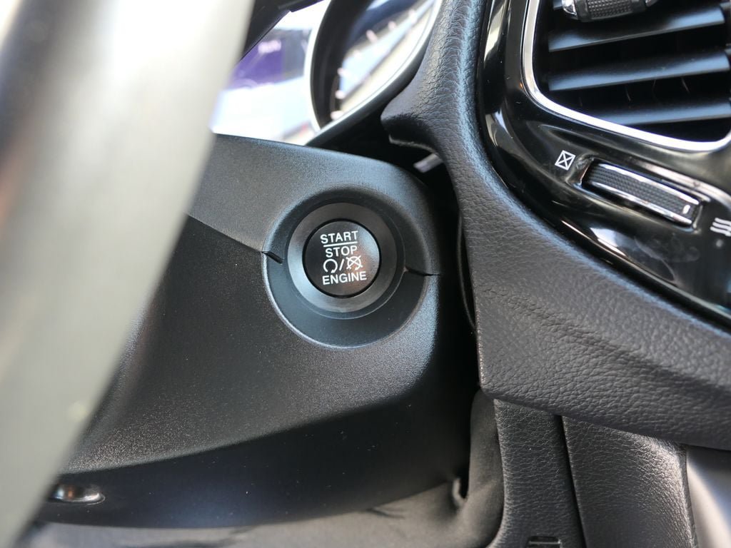 Used 2019 Jeep Compass Latitude FWD image 19