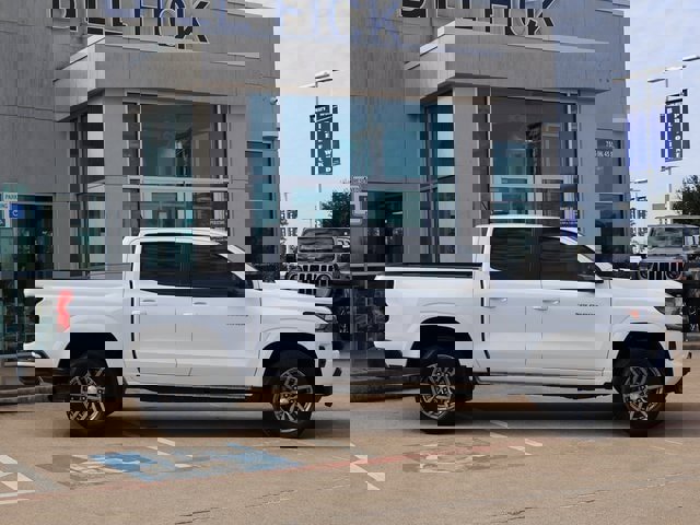 Used 2024 Chevrolet Colorado LT w/ LT Convenience Package image 2