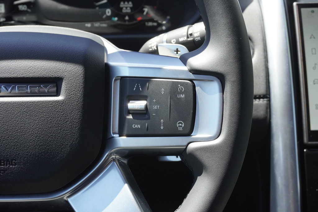 Used 2025 Land Rover Discovery S AWD/4WD image 13