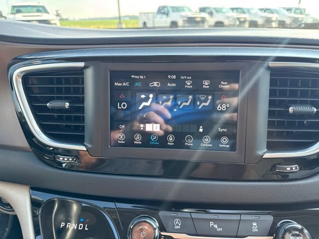 Used 2018 Chrysler Pacifica Touring Plus w/ Tire & Wheel Group FWD image 36
