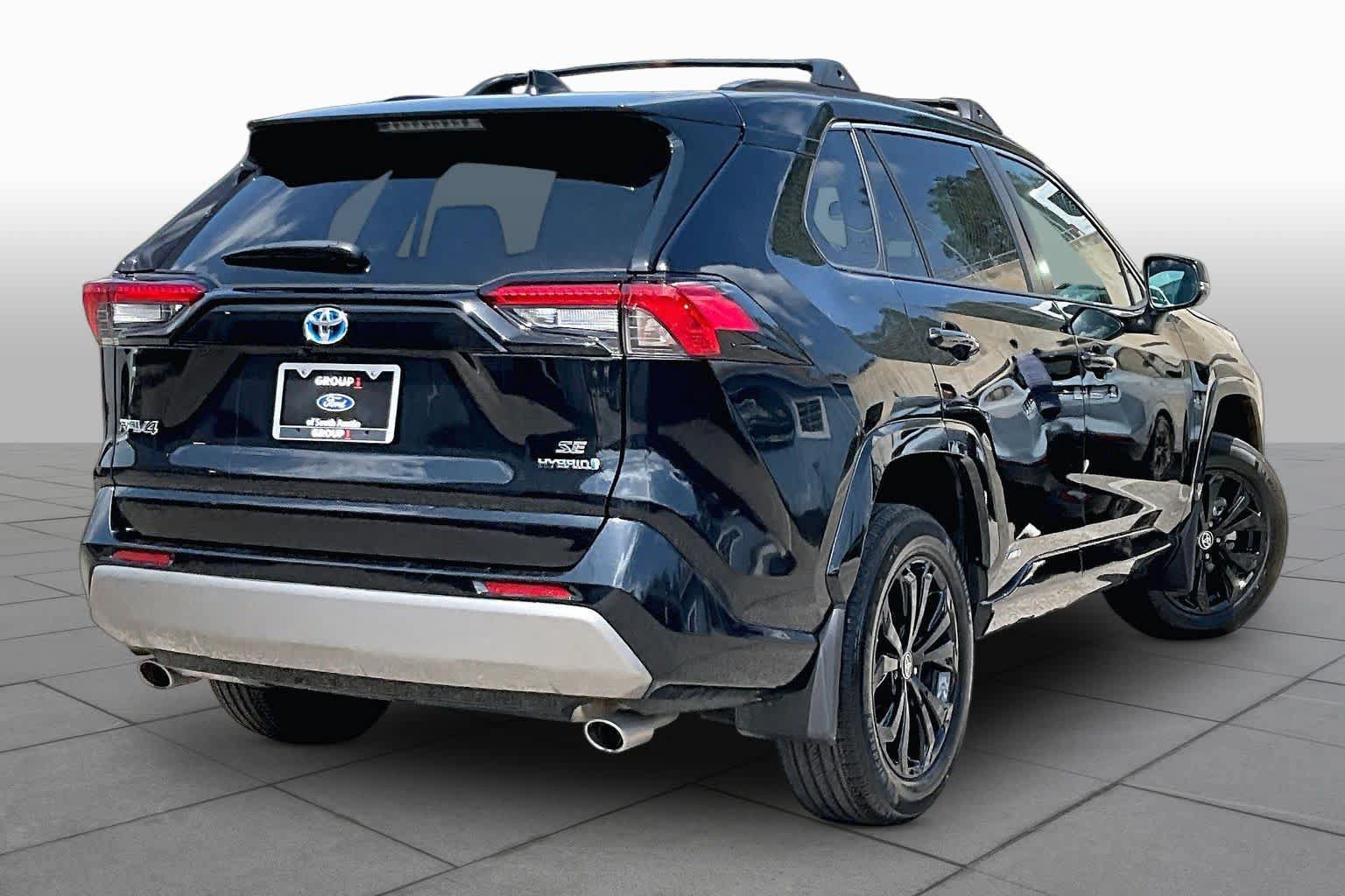 Used 2024 Toyota RAV4 SE AWD/4WD image 7