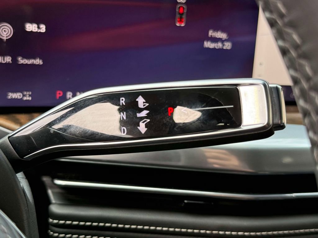 Used 2025 Cadillac Escalade ESV Premium Luxury Platinum image 32