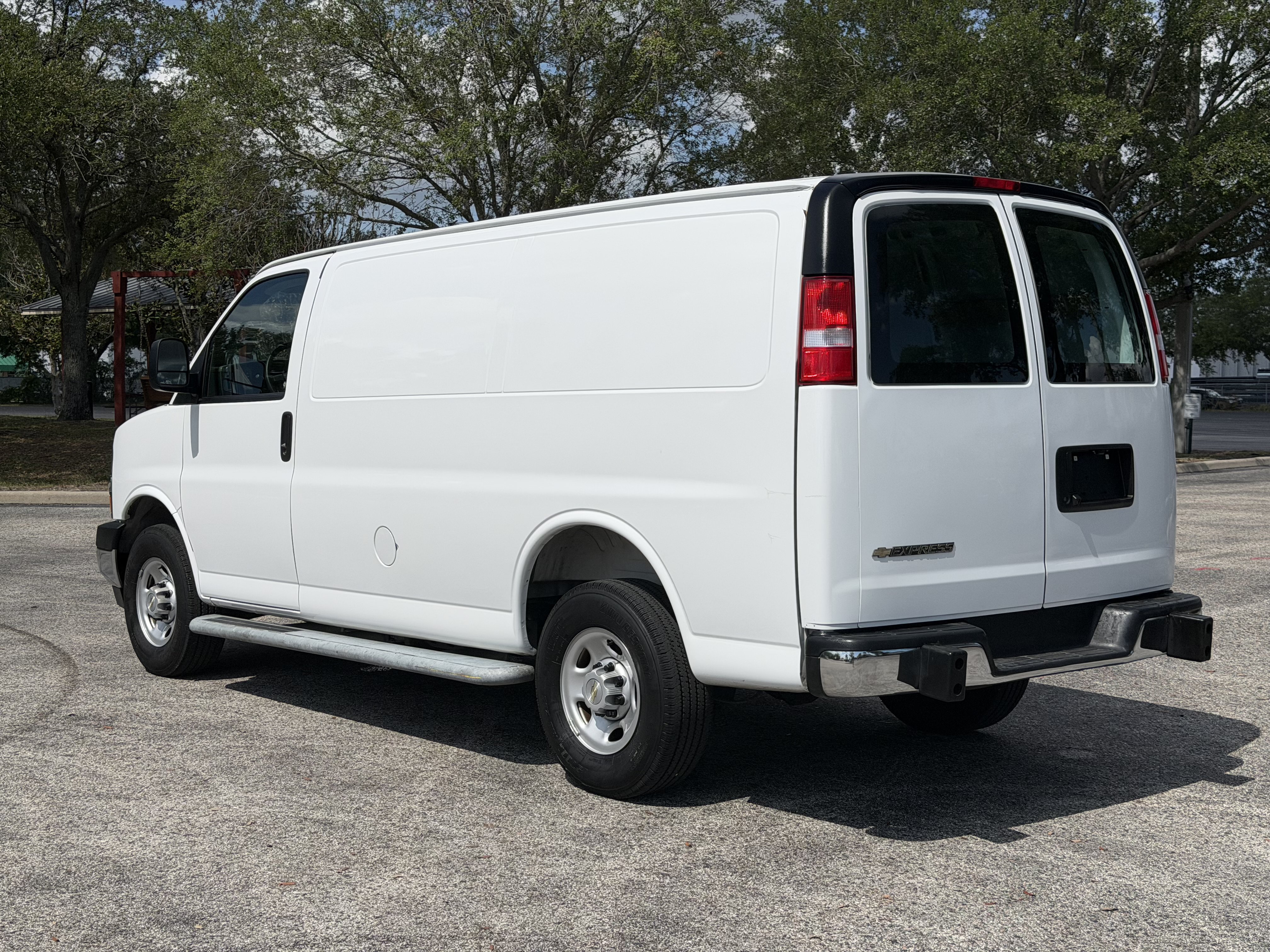 Used 2025 Chevrolet Express 2500 w/ Driver Convenience Package RWD image 3