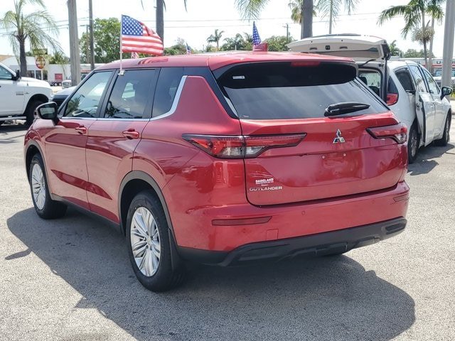 Used 2023 Mitsubishi Outlander ES FWD image 5