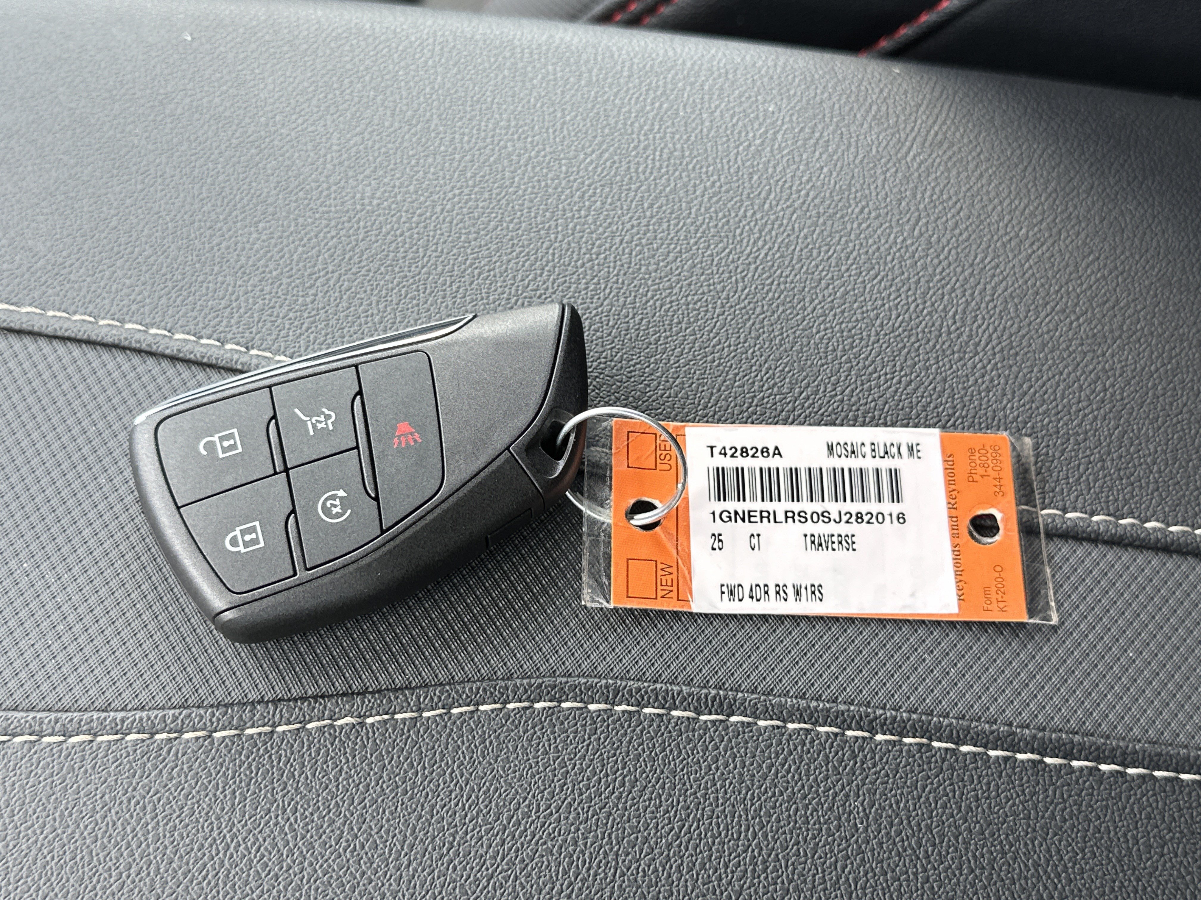 Used 2025 Chevrolet Traverse RS FWD image 37